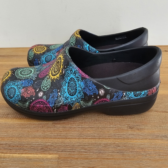 CROCS Neria Pro II Graphic Slip On Clogs - Picture 6 of 10